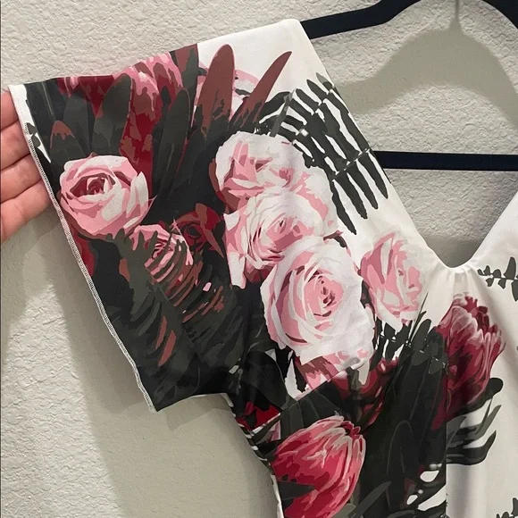 Albion Fit Floral Cape V-Neck Swimsuit without belt - Picture 4 of 8